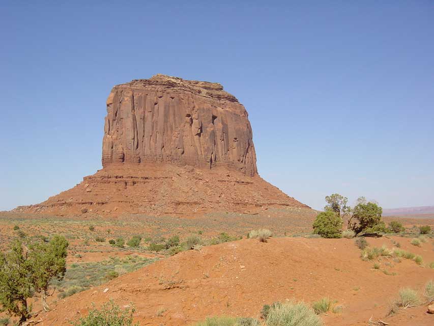 les premires buttes ou mesa vers Monument Valley